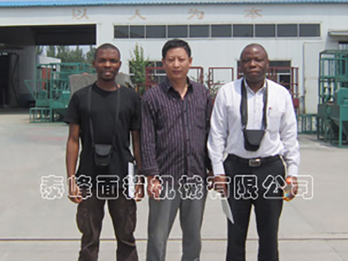 剛果客戶參觀生產(chǎn)設(shè)備